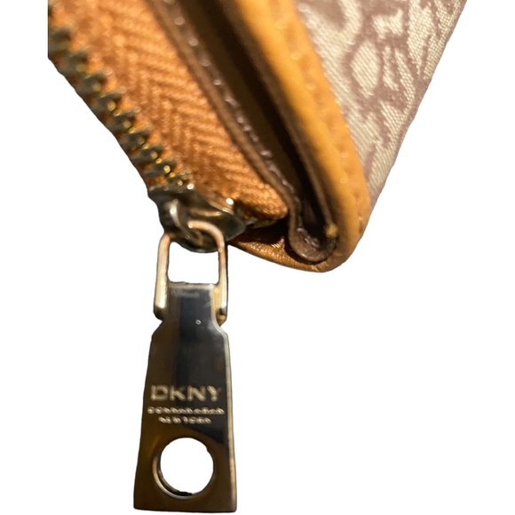 DKNY monogram zip around wallet - Picture 6 of 9